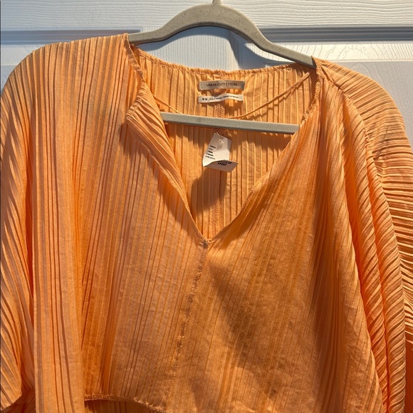 NWT! Urban Outfitters Marietta Light Orange Plisse Ruched Sleeve Top M - Picture 4 of 7